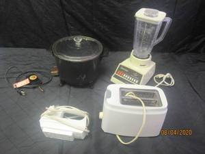 lot 481 image: TOTAL OF 5 SMALL KITCHEN APPLIANCES&nbsp&nbsp-PRESTO PRESSURE COOKER&nbsp-OSTERIZER PULSE MATIC BLENDER- PROCTOR SILEX MIXER&nbsp&nbsp- TOASTER&nbsp