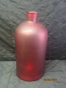 lot 22 image: RED FROSTED GLASS 17 12 &nbsp BOTTLENECK VASE