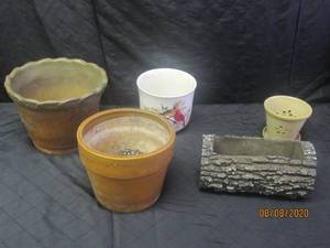 lot 26 image: TOTAL OF 5 ASSORTED PLANTERS&nbsp