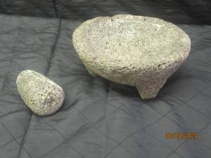 lot 34 image: VOLCANIC STONE MOLCAJETE&nbsp 8 DIAM