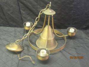 lot 35 image: VINTAGE BRASS 4 LIGHT CHANDELIER&nbsp