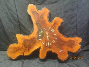 lot 43 image: VINTAGE RUSTIC WOOD SLAB WALL HANGING CLOCK&nbsp