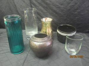 lot 45 image: 6 ASSORTED VASES&nbsp