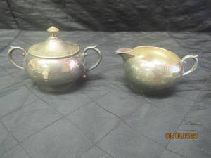lot 49 image: VINTAGE SHERIDAN SILVER ON COPPER CREAMER &amp SUGAR SET&nbsp