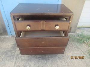 lot 494 image: �3 DRAWER NIGHT STAND MADE IN MALAYSIA��26L X 16 X 26H�