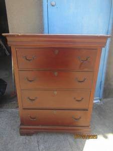 lot 496 image: HAVERTYS BROYHILL 4 DRAWER CHEST��36 L X 18 X 46 H