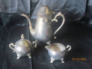 lot 99 image: 3PC VINTAGE INTERNATIONAL SILVER COMPANY TEA SET��-TEA POT�- CREAMER��- SUGAR�