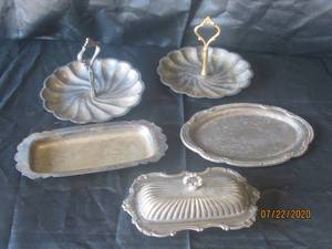 lot 485 image: TOTAL OF 5 SILVER PLATED ASSORTED TRAYSPLATTERS