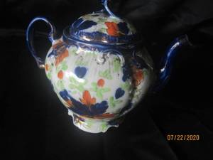lot 98 image: VINTAGE HAND PAINTED TEA POT