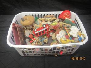 lot 68 image: &nbspGENEROUS AMOUNT OF ASSORTED REFRIGERATOR MAGNETS&nbsp