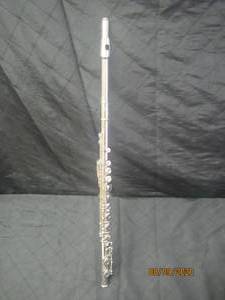 lot 70 image: BUNDY SELMER STRAIGHT FLUTE 433525