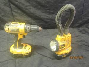 lot 166 image: DUO DEWALT RECHARGEABLE LIGHT DW919 &amp&nbsp DEWALT CORDLESS DRILL DRIVER &nbspBOTH TESTED AND WORKS