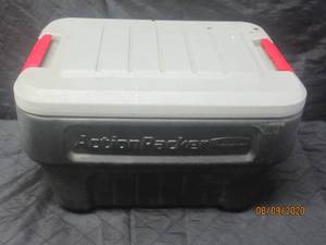 lot 78 image: RUBBERMAID MINI ACTION PACKER 8 GALLON STORAGE CONTAINER&nbsp