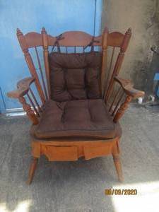lot 104 image: ANTIQUE WOODEN WIDE SEAT CHAIR&nbsp&nbsp29  WIDEMATCH # 156