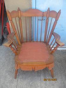 lot 156 image: ANTIQUE WOODEN WIDE SEAT CHAIR&nbsp&nbsp29  WIDE&nbsp MATCH # 104&nbsp