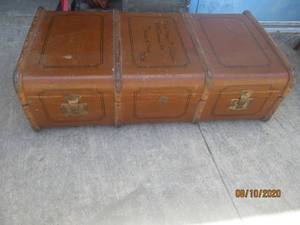 lot 157 image: LARGE VINTAGE STORAGE CHEST&nbsp&nbsp43 L X 21 W