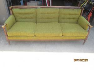 lot 158 image: ANTIQUE GREEN FABRIC &amp SOLID WOOD SOFA&nbsp&nbsp79 L&nbsp