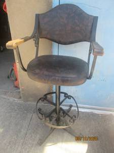 lot 164 image: WROUGHT IRON SWIVEL BAR STOOL&nbsp&nbspSOME DAMAGE AT BOTTOM SEE PIC