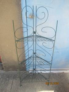 lot 165 image: ANTIQUE GREEN THREE TIERED CORNER RACK&nbsp46 TALL &nbsp