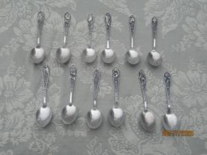 lot 173 image: TOTAL OF 12 VINTAGE SILVER COLLECTIBLE SOUVENIR SPOONS&nbsp