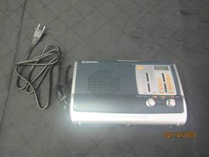lot 204 image: EMERSON WEATHER BAND TVAM &amp FM PORTABLE SOUND RADIO&nbsp RP6250