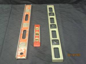 lot 207 image: TOTAL OF 3 BOX BEAM LEAVELS&nbsp