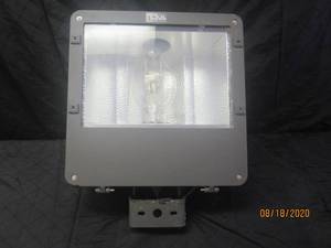 lot 210 image: ATLAS LIGHTING FLL-400PQKS LIGHT FLL16 SERIES HD FLOOD LIGHT OUTPUT REFLECTOR 400 WATT