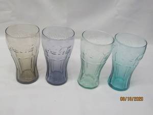 lot 211 image: TOTAL OF 4 VINTAGE COCA COLA 6 H GLASSES&nbsp&nbsp-BROWN&nbsp&nbsp- PURPLE&nbsp&nbsp- GREEN&nbsp&nbsp-TEAL&nbsp