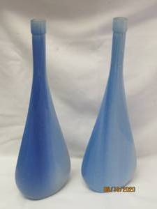 lot 215 image: TOTAL OF 2 16 12 H BOTTLE NECK BLUE &amp WHITE VASES&nbsp