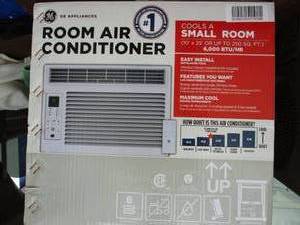 lot 8 image: Like New-GE-6000 BTUhr., Window -Room Air Conditioner, Model AKQ06LZ With Remote