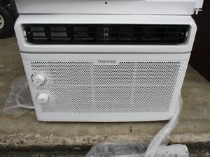 lot 59 image: Like New Toshiba -5000 BTUhr., Window -Room Air Conditioner, Model WK0512-CMRU