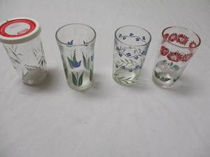 lot 52 image: Vintage- 4- WELCHS JELLY  KRAFT CHEESE SWANKY SWIG JUICE GLASSES