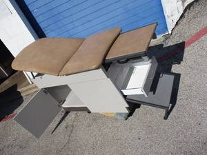 lot 99 image: Clinton Exam  MassageTreatment Table