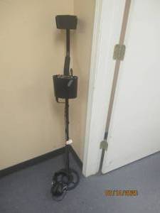 lot 3 image: TRACKER IV BOUNTY UNTER METAL DETECTOR WITH HEADHONES CALIFONE 3068A