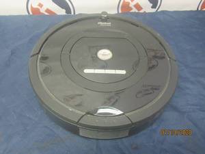 lot 17 image: IROBOT ROOMBA 770  NO POWER CORD&nbsp