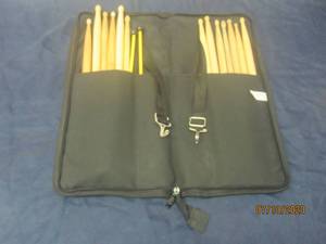 lot 21 image: 15PC DRUMSTICKS WITH CARRY BAG