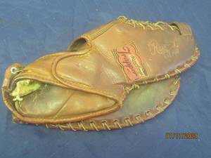 lot 103 image: RAWLINGS TRAPPER -THE MAJOR LEAGUE CLAW JOE ADCOCK&nbsp MLB&nbsp GLOVE T95&nbsp