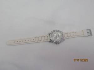 lot 106 image: LADIES FOSSIL 10 ATM WATCH&nbsp ES-2344