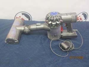 lot 127 image: DYSON SVO4&nbspNEED BATTERY REPLACEMENT&nbspBLINKING RED LIGHT&nbsp