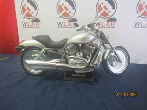 lot 162 image: HARLEY DAVIDSON MOTORCYCLE RADIO CONTROL&nbspNEED CHARGER &amp REMOTE&nbsp