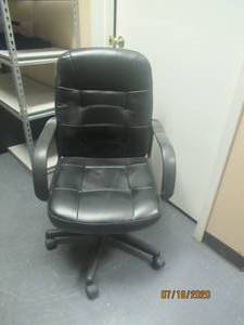 lot 199 image: BLACK LEATHER EXECUTIVE CHAIR&nbsp