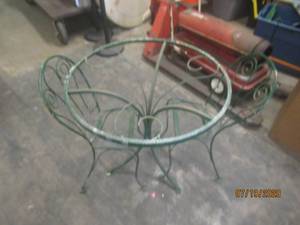 lot 205 image: 3PC GREEN WROUGHT METAL TABLE AND CHAIRS PATIO SET&nbsp&nbsp