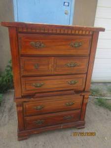 lot 228 image: ANTIQUE WOOD 5 DRAWER DRESSER&nbsp MATCH # 227&nbsp35L X18 X 33 H&nbsp