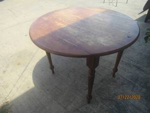 lot 235 image: ROUND WOOD DROP LEAF DINING TABLE&nbsp&nbsp40 DIAMETER  30 H&nbsp