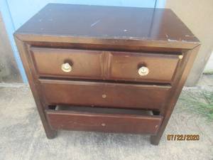 lot 238 image: &nbsp3 DRAWER NIGHT STAND MADE IN MALAYSIA&nbsp&nbsp26L X 16 X 26H&nbsp