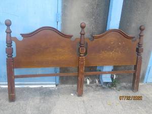 lot 239 image: VINTAGE WOOD KING SIZE HEADBOARD ONLY&nbsp78 L&nbsp