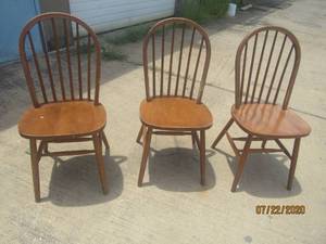 lot 241 image: TRIO WOOD DINING CHAIRS&nbsp