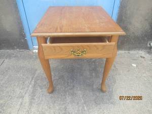 lot 242 image: ANTIQUE WOOD ONE DRAWER SIDE TABLE&nbsp