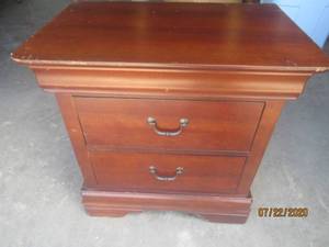 lot 251 image: HAVERTYS BROYHILL 2 DRAWER NIGHT STAND&nbsp&nbsp26 L X 17 X 26 H&nbsp&nbspMATCH # 250&nbsp