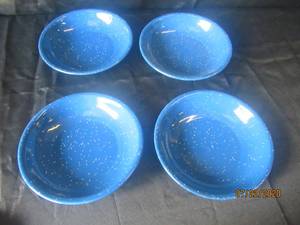 lot 260 image: TOTAL OF 4 BLUE SPECKLED ENAMELWARE CAMPING BOWLS&nbsp